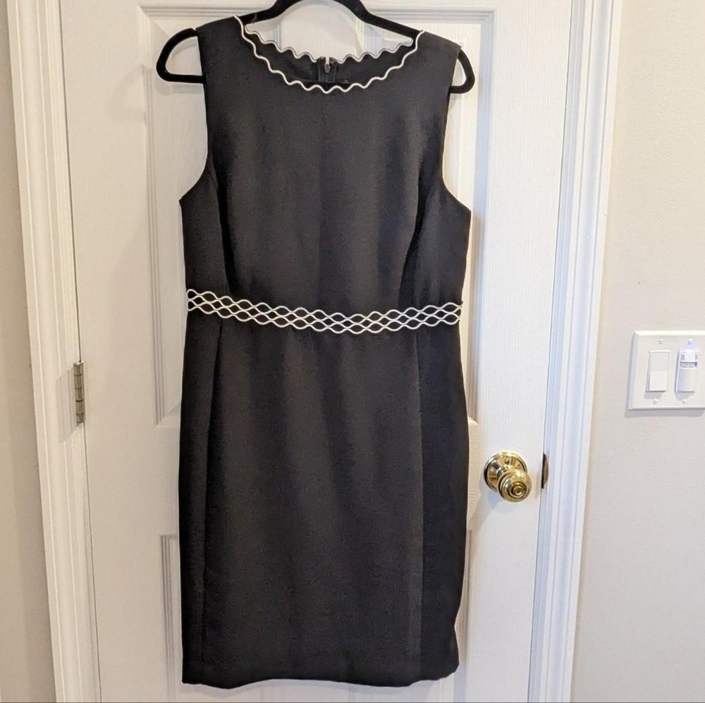 Ann Taylor Black Dress with White Accents and Scalloped Collar Size 12P